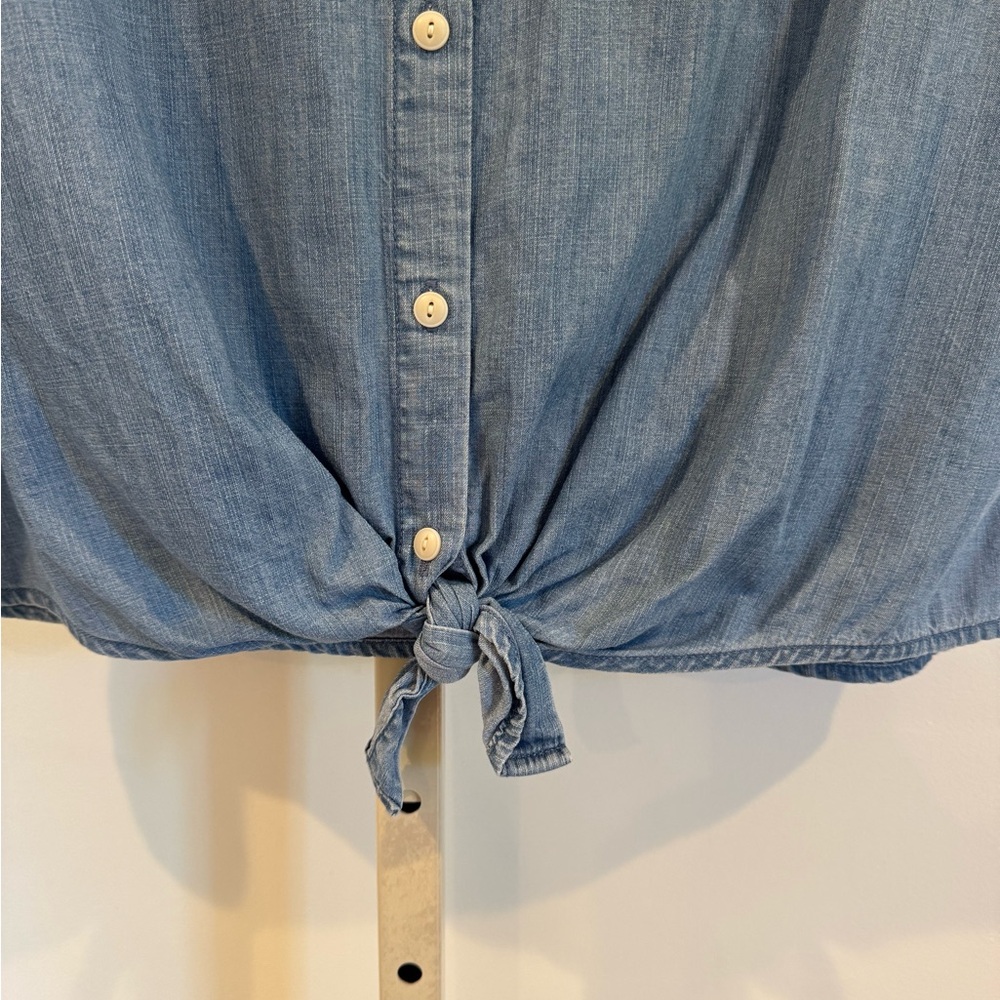 Madewell Chambray Button Down Short Sleeve Shirt with Front Tie - Picture 2 of 5